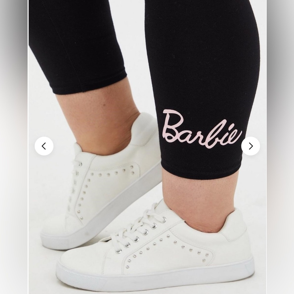 LOWEST🌺 NWT TORRID 2X BLACK CROP with BARBIE SCRIPT LEGGING PANTS - Picture 4 of 14